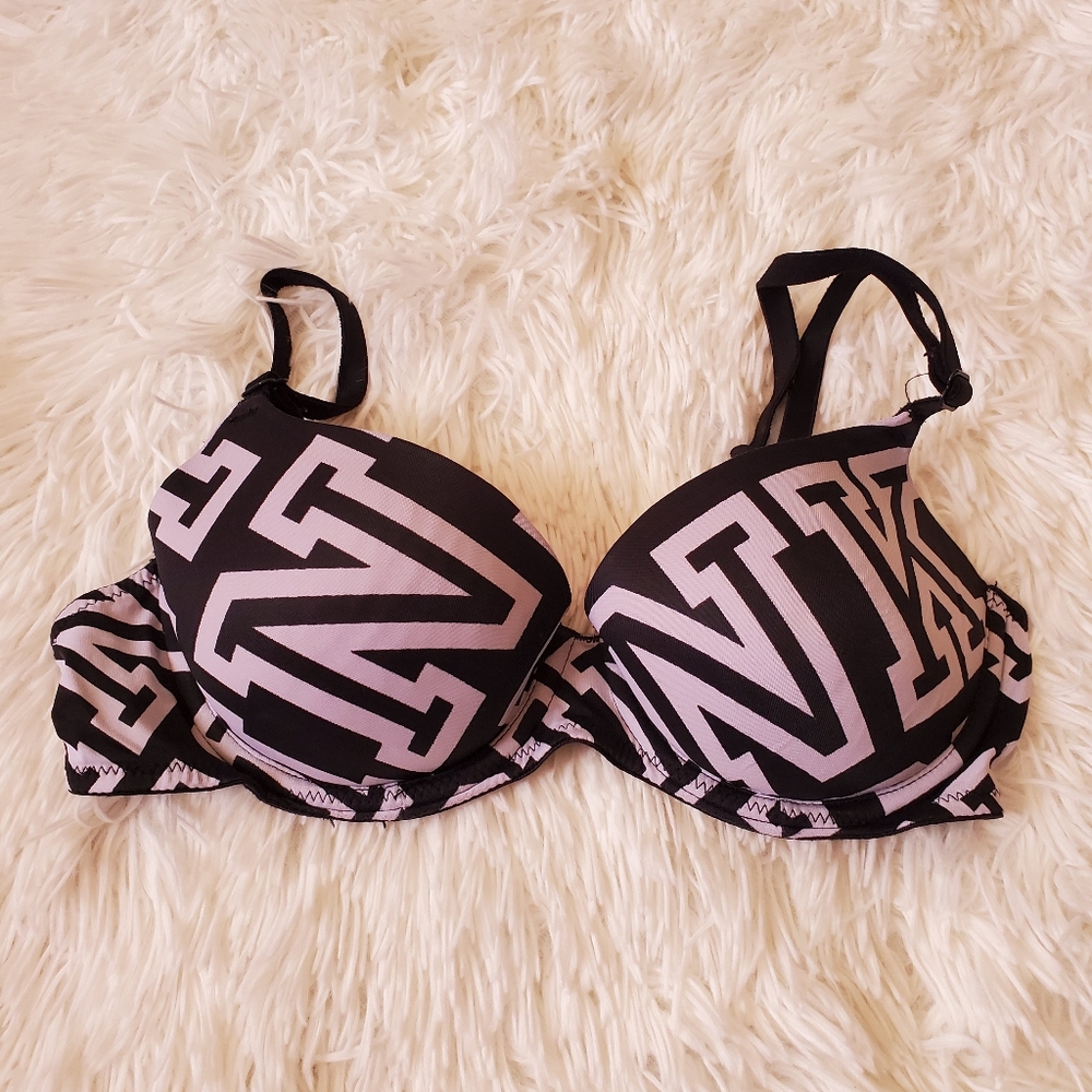 Black/white t-shirt bra